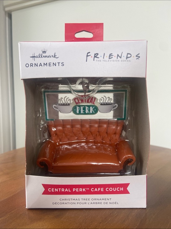 Hallmark Other - NIB Hallmark Friends Central Perk Café Couch Ornament